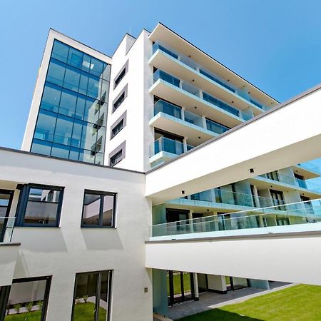Bonnie-Premium Lelle Waterfront Private Apartment Balatonlelle Esterno foto