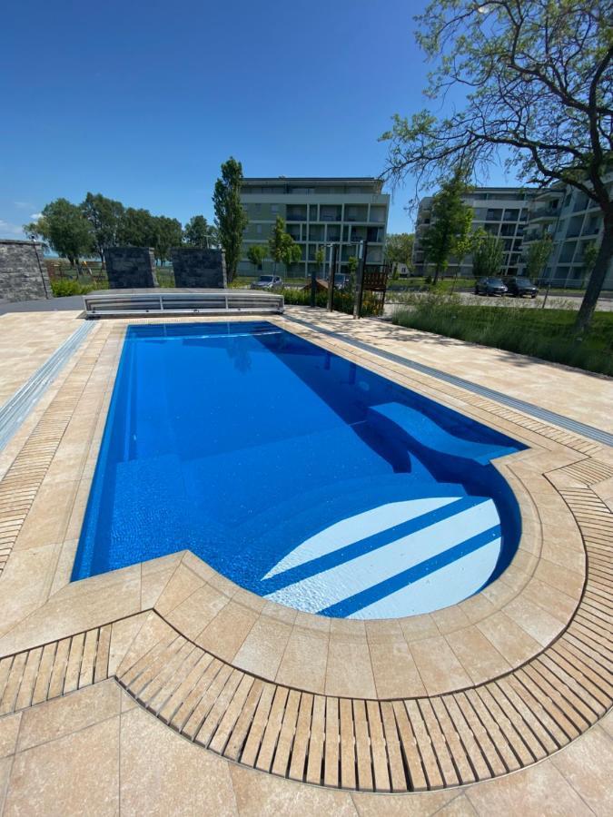 Bonnie-Premium Lelle Waterfront Private Apartment Balatonlelle Esterno foto