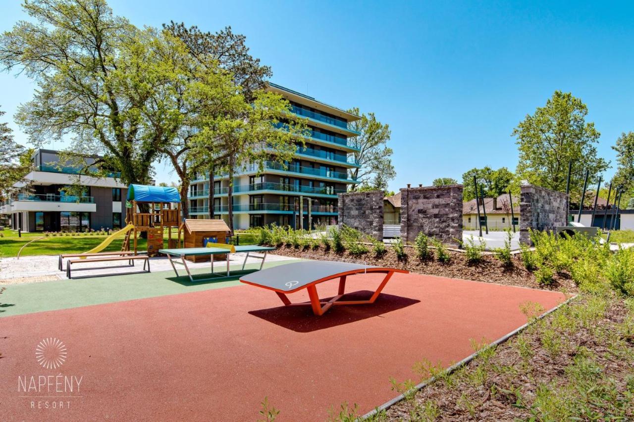 Bonnie-Premium Lelle Waterfront Private Apartment Balatonlelle Esterno foto