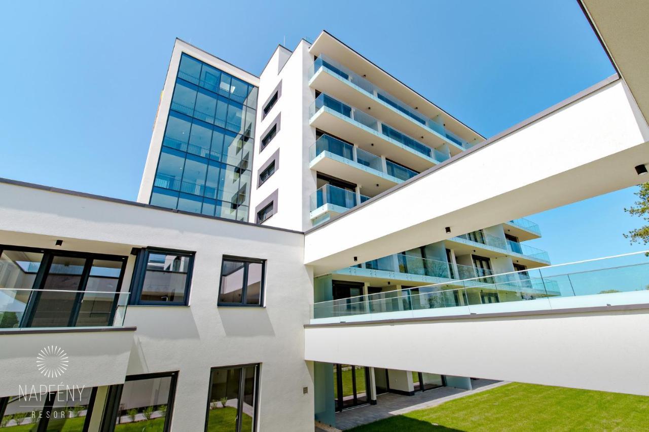 Bonnie-Premium Lelle Waterfront Private Apartment Balatonlelle Esterno foto